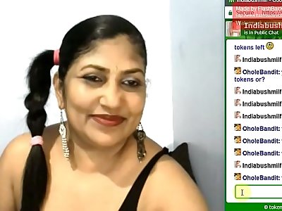 Indian Auntie Spread Asshole on Webcam